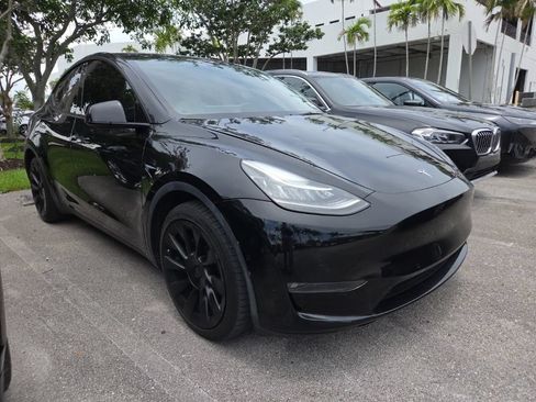 Used 2022 Tesla Model Y Long Range AWD/4WD image 1
