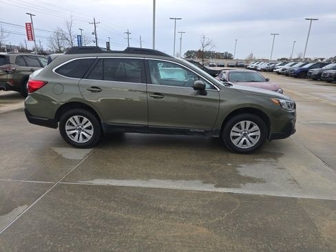 Used 2018 Subaru Outback 2.5i Premium image 3