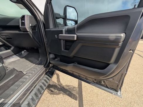 Used 2019 Ford F150 XLT w/ Equipment Group 302A Luxury AWD/4WD image 4