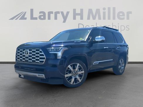 Used 2025 Toyota Sequoia Capstone AWD/4WD image 2