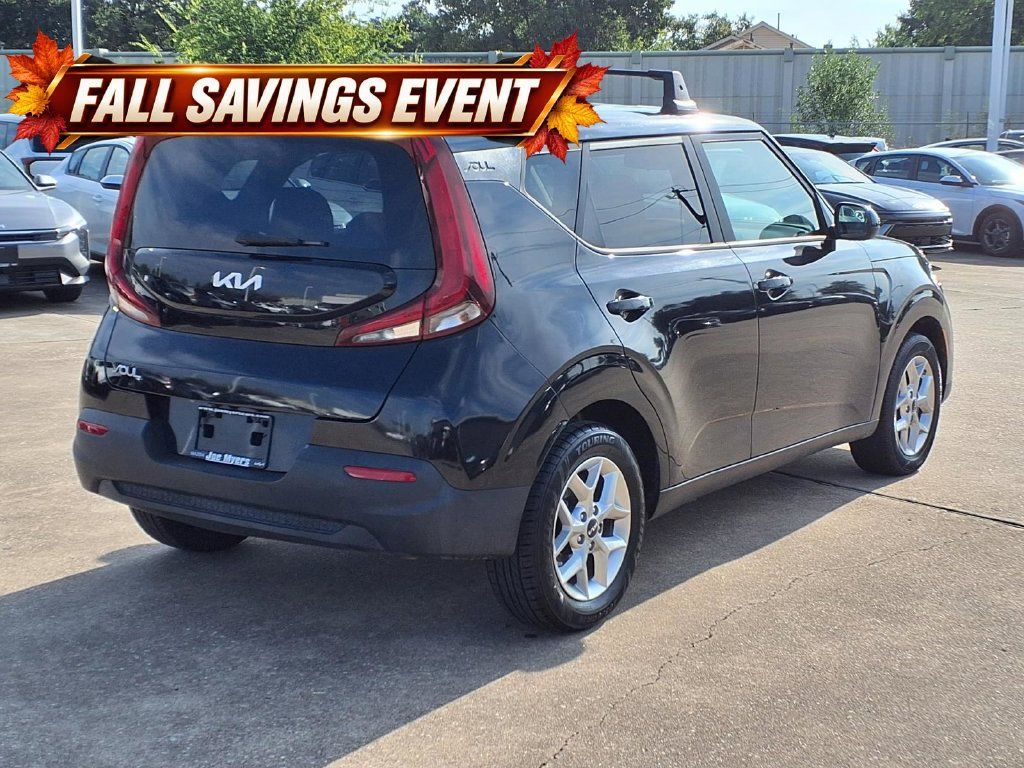 Certified 2022 Kia Soul LX w/ Technology Package FWD image 4