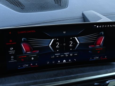 Certified 2025 BMW X5 xDrive40i w/ Premium Package image 17