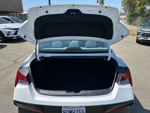 Used 2025 Hyundai Elantra SEL FWD image 31