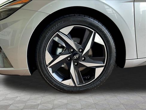 Used 2021 Hyundai Elantra Limited FWD image 30