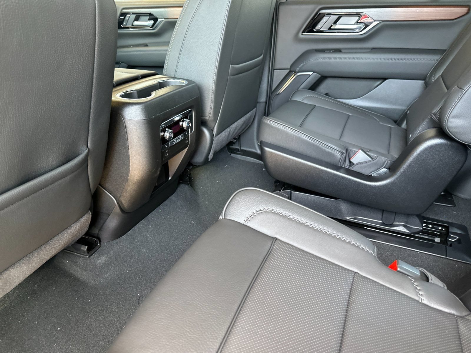 New 2026 GMC Yukon Denali AWD/4WD image 12