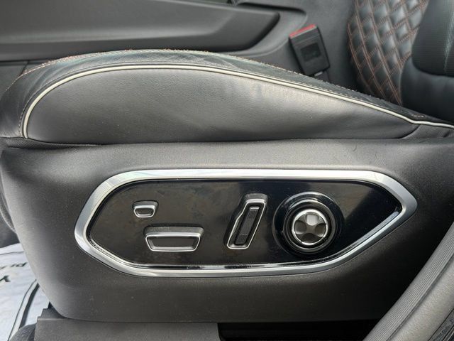 Used 2023 Jeep Grand Cherokee Summit AWD/4WD image 14