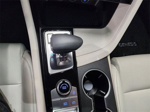 Used 2025 Genesis G70 2.5T image 21