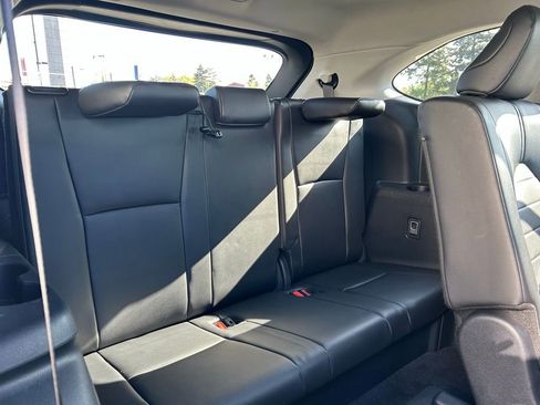 Certified 2024 Toyota Highlander XLE AWD/4WD image 16