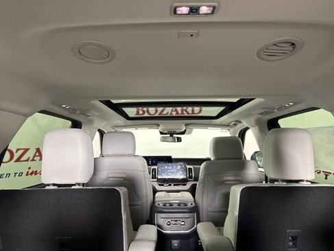 New 2025 Ford Expedition Active image 32