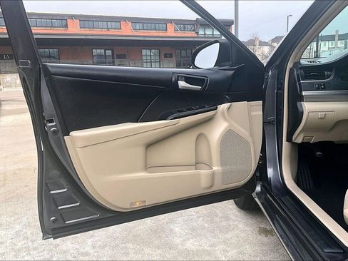 Used 2014 Toyota Camry LE image 24