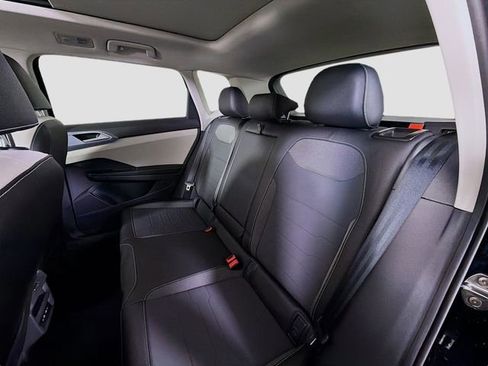 New 2026 Volkswagen Taos SE FWD image 22
