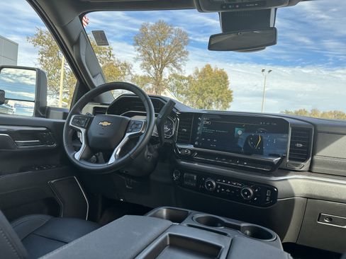 Used 2024 Chevrolet Silverado 3500 LTZ image 37