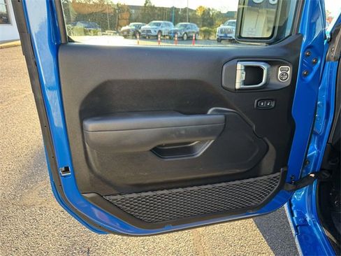 Used 2025 Jeep Wrangler Sport S image 12