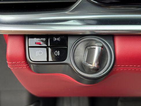 Used 2021 Porsche Panamera image 19