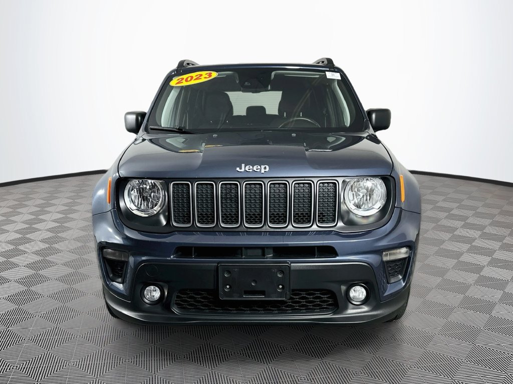 Certified 2023 Jeep Renegade Latitude w/ Premium Group AWD/4WD image 4