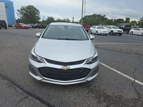 Used 2019 Chevrolet Cruze LT w/ Convenience Package FWD image 8