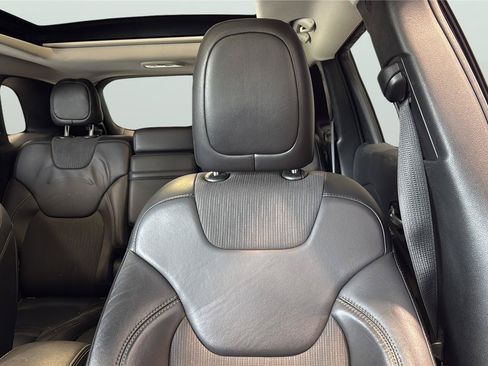 Used 2018 Jeep Cherokee Latitude Plus w/ Comfort/Convenience Group AWD/4WD image 23