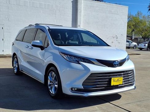 Used 2022 Toyota Sienna Limited FWD image 20