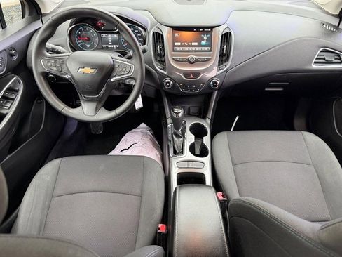 Used 2017 Chevrolet Cruze LT image 13