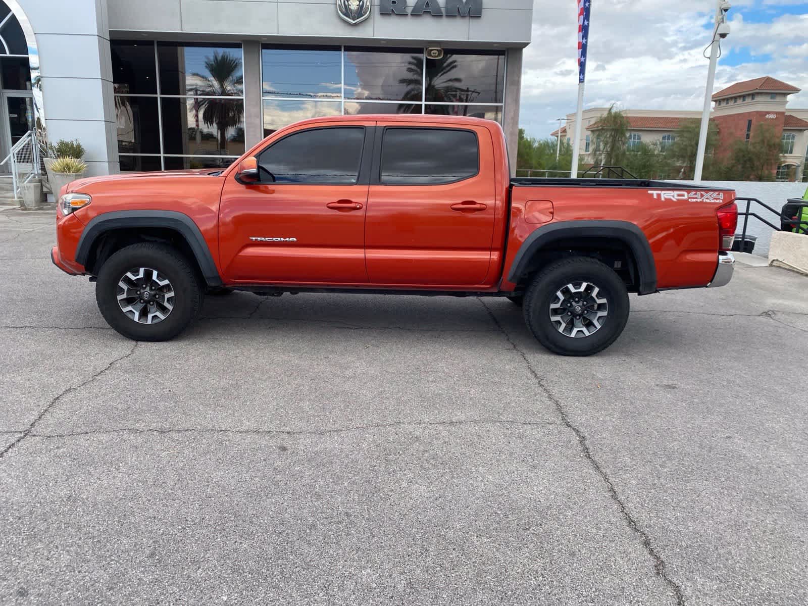 Used 2017 Toyota Tacoma TRD Off-Road w/ Tow Package (A/T) AWD/4WD image 9