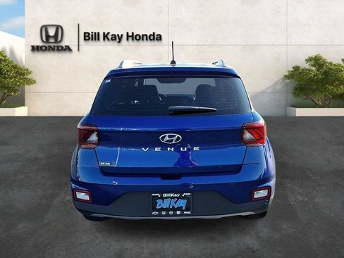 Used 2024 Hyundai Venue Limited FWD image 4