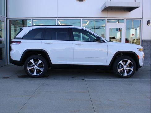 New 2026 Jeep Grand Cherokee Limited AWD/4WD image 4