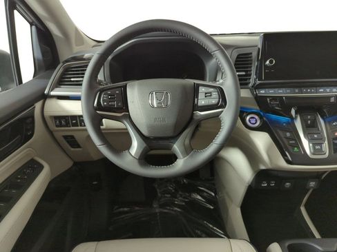 New 2026 Honda Odyssey Touring image 19