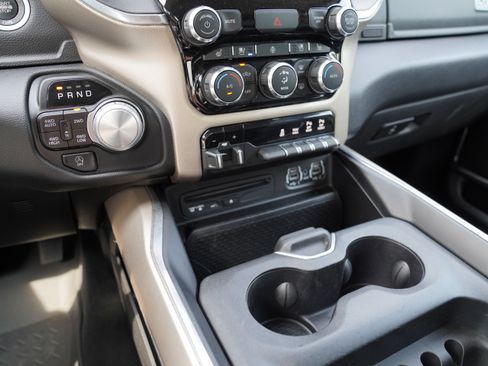 Used 2019 RAM 1500 Laramie AWD/4WD image 29