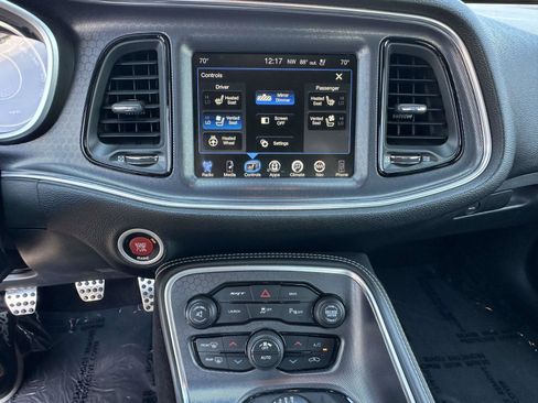 Used 2016 Dodge Challenger SRT RWD image 12