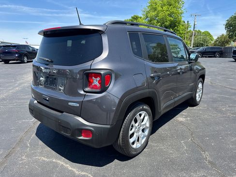 Used 2018 Jeep Renegade Latitude w/ Advanced Technology Group FWD image 5