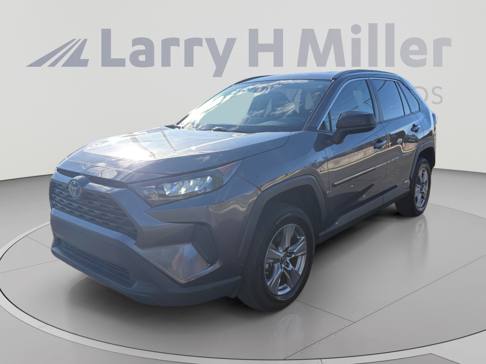 Used 2022 Toyota RAV4 LE AWD/4WD image 1