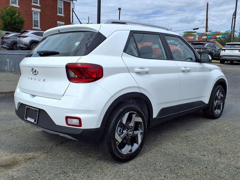 New 2025 Hyundai Venue SEL image 4