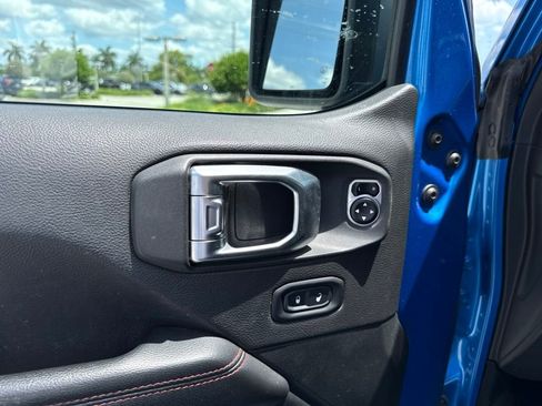 Used 2020 Jeep Gladiator Rubicon w/ Dual Top Group AWD/4WD image 16