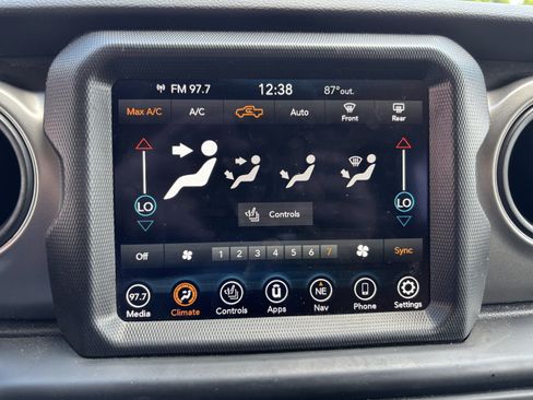 Used 2023 Jeep Gladiator Sport AWD/4WD image 25
