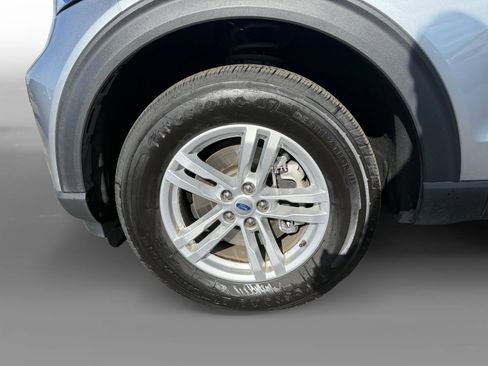 Used 2023 Ford Explorer XLT w/ Equipment Group 202A image 9