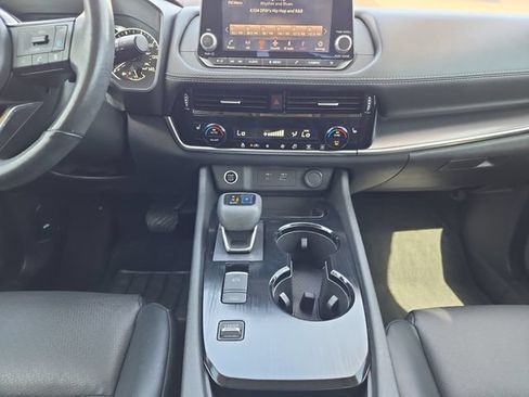 Used 2021 Nissan Rogue SV w/ Premium Package FWD image 4