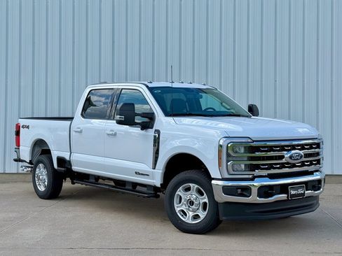 New 2026 Ford F250 XLT w/ XLT Premium Package AWD/4WD image 8