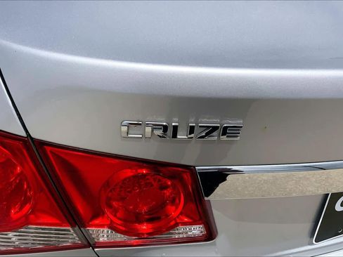 Used 2013 Chevrolet Cruze LT FWD image 9