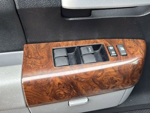 Used 2010 Toyota Tundra Limited image 10