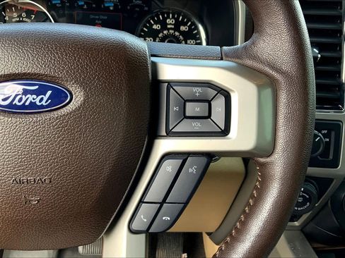 Used 2018 Ford F150 Lariat w/ Trailer Tow Package image 25