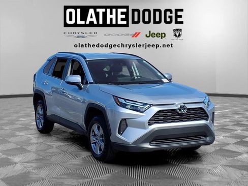 Used 2025 Toyota RAV4 XLE FWD image 28