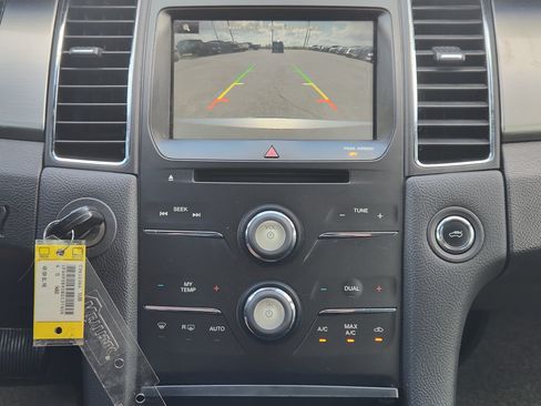 Used 2014 Ford Taurus SEL w/ Equipment Group 201A FWD image 19