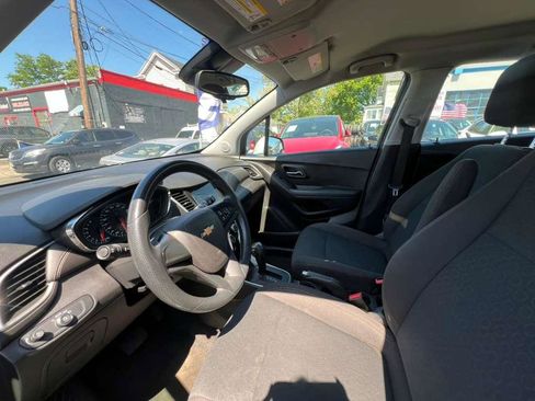 Used 2018 Chevrolet Trax LS FWD image 30