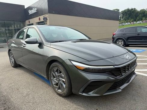 Used 2024 Hyundai Elantra SEL FWD image 7