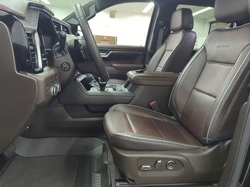 Used 2025 GMC Sierra 1500 Denali AWD/4WD image 9