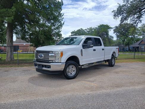 Used 2017 Ford F250 XL w/ Power Equipment Group AWD/4WD image 2