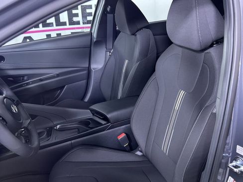 Used 2025 Hyundai Elantra Sport image 13
