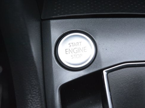 Used 2018 Volkswagen Tiguan SEL w/ 3rd Row Seat Package image 24