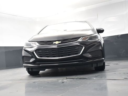 Used 2018 Chevrolet Cruze LT image 23