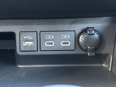 Used 2023 Toyota Highlander XLE AWD/4WD image 34